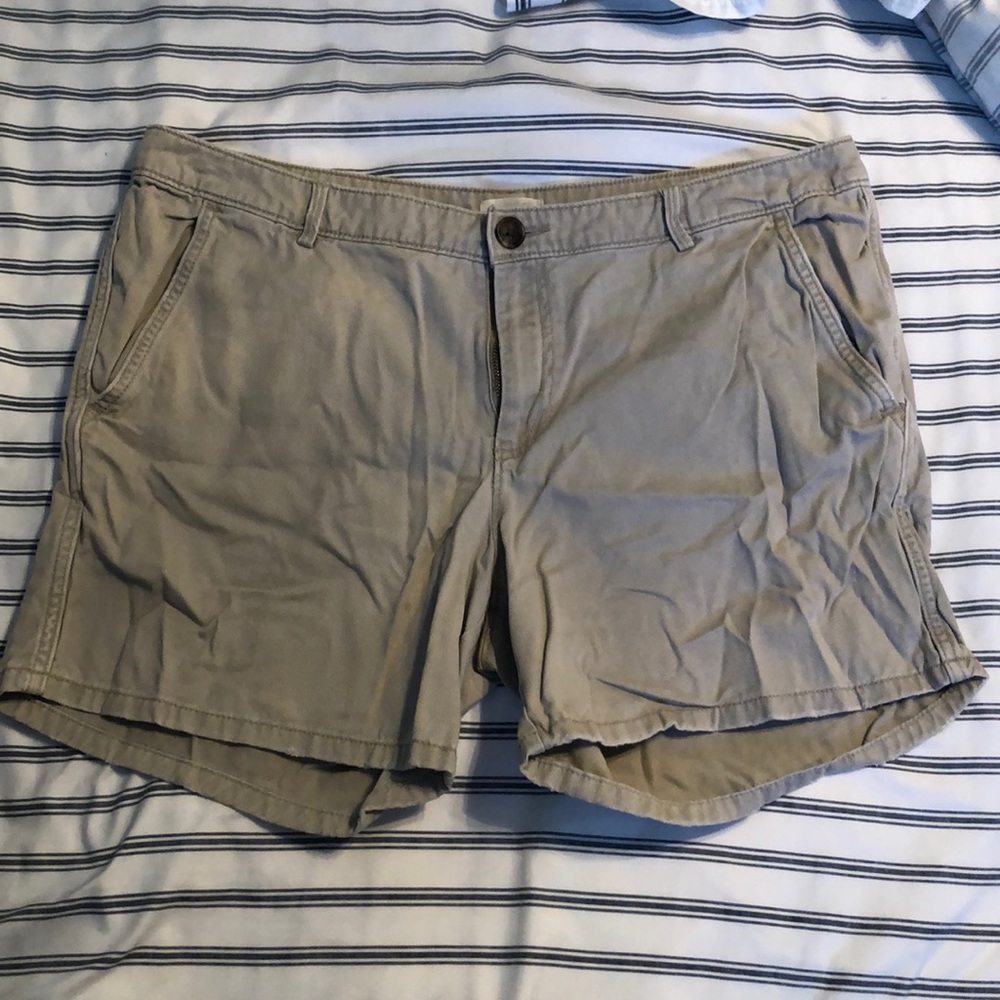 Arie khaki shorts